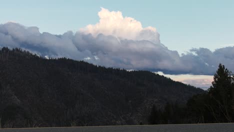 Lapso-De-Tiempo-De-Nubes-De-Tormenta-Moviéndose