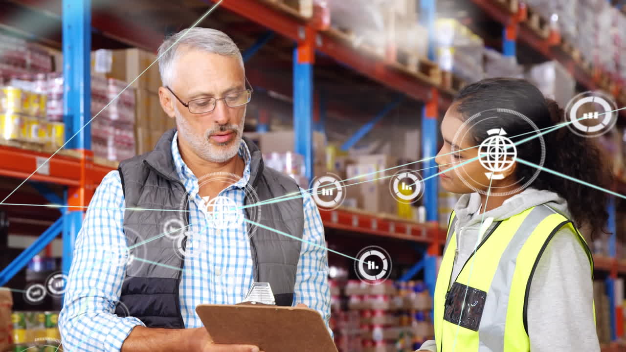 Animazione di reti di connessioni con icone su persone che lavorano in magazzino
