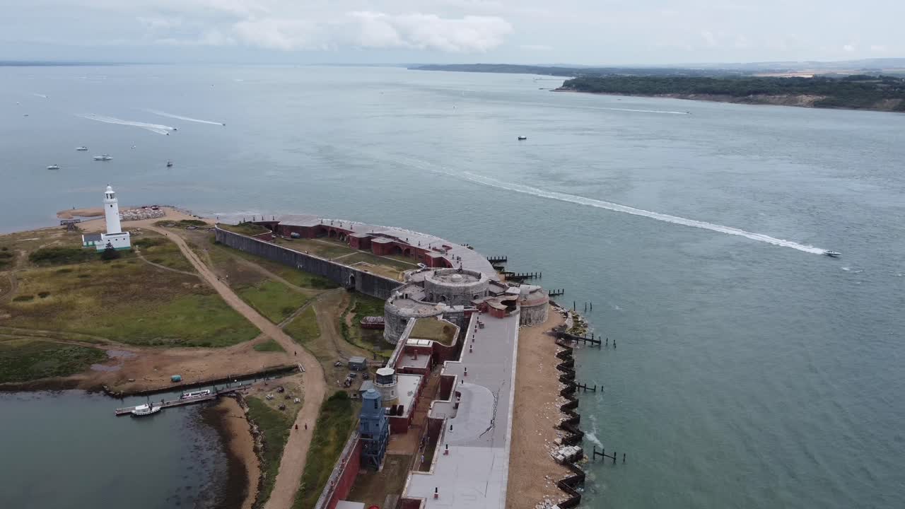 tomada estática sobre el castillo de hurst, que muestra las carreras de ukopra - junio de 2023