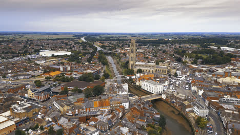 la belleza escénica de boston, lincolnshire, en fascinantes imágenes aéreas de drones: puerto, barcos, iglesia de san botolph, puente de san botolph