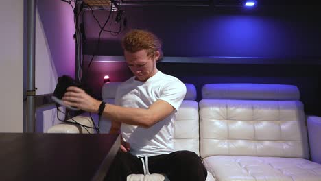 addicted to vr metaverse too long session causes headaches and eye pain problems