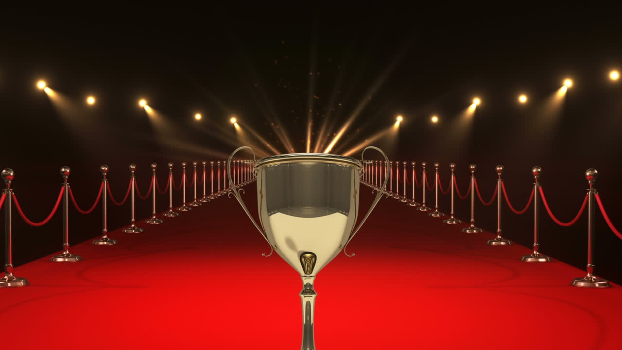 스포트라이트와 스탠치온이 있는 은 카 위의 황금 트로피