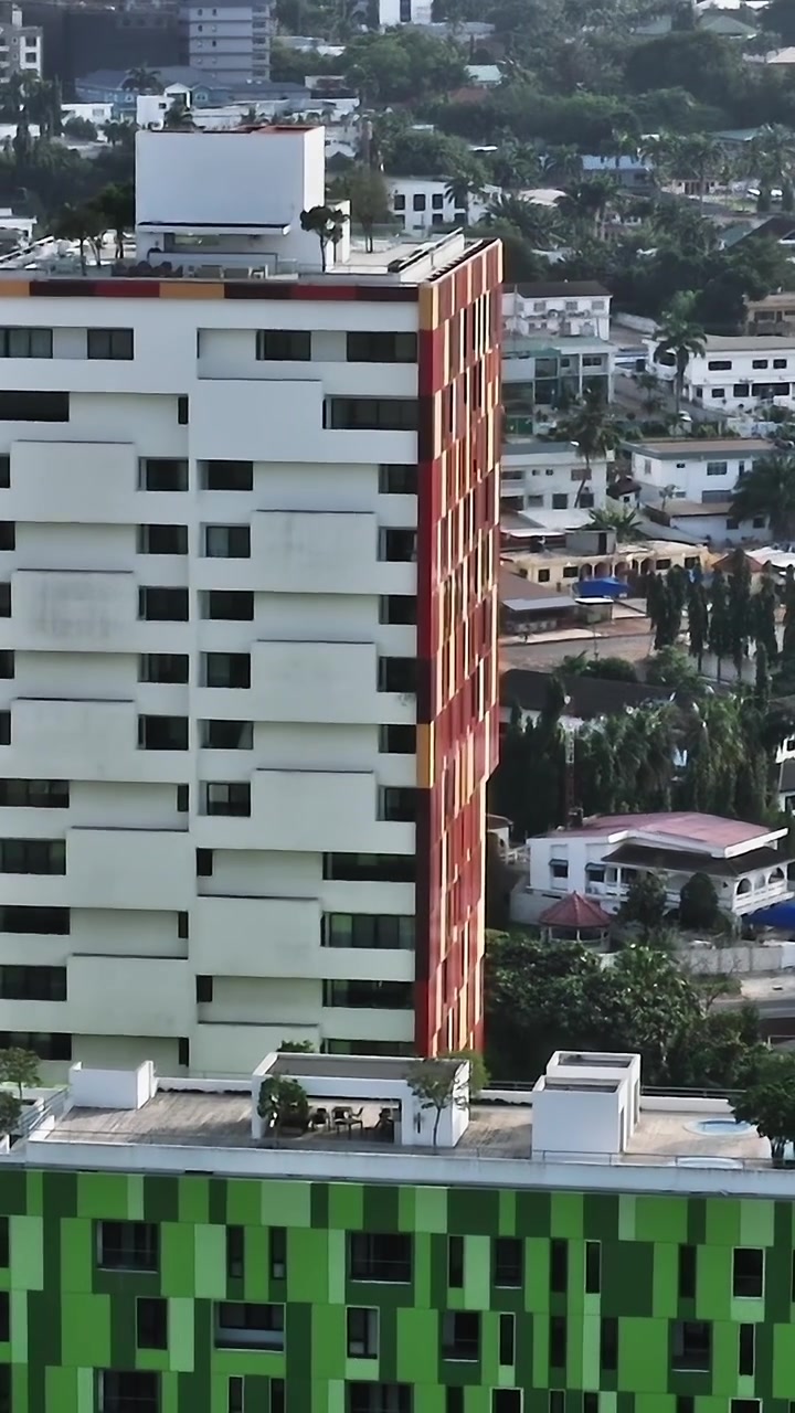 Vista de edifícios da cidade em Accra, Gana, de uma perspectiva mais alta
