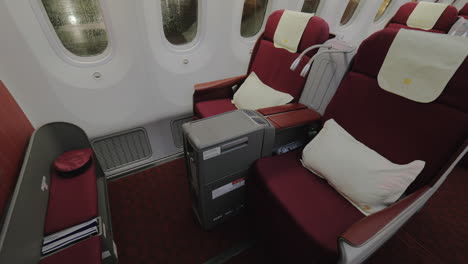 vista del interior del avión clase ejecutiva