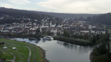 The-baroque-spa-town-Bad-Karlshafen-located-on-the-Weser-near-Holzminden-and-Höxter-in-north-Hesse,-Germany