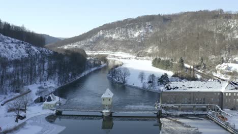 Antena-De-Drones-De-Paisajes-Invernales-Pintorescos-Y-Relajantes-En-Alemania