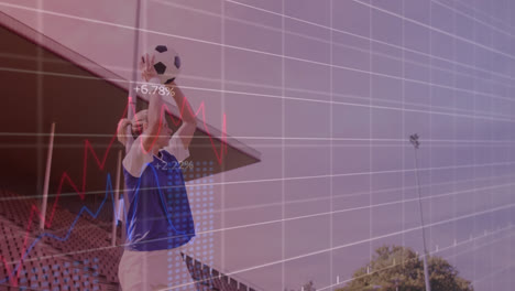 animación de gráficos con números cambiantes sobre la pelota de fútbol lanzada por una jugadora caucásica