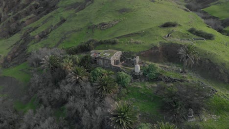 Dilapidated-house-at-Serra-de-Dentro-on-Porto-Santo-Island