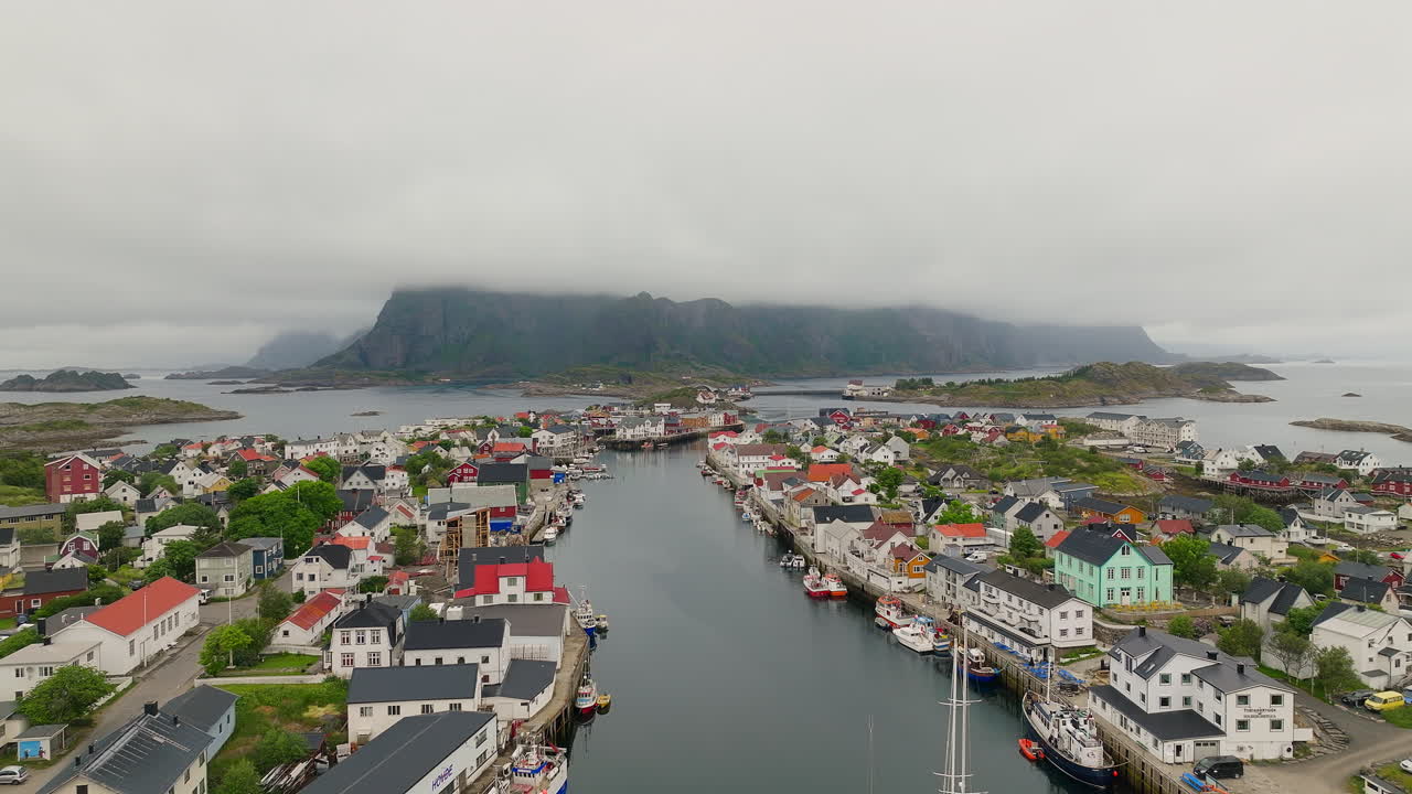 Scenic Henningsv&aelig;r fishing village in arctic Norway, Lofoten