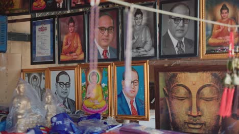 Tienda-De-Recuerdos-Para-El-Luchador-Por-La-Libertad-Dr.-Br-Ambedkar-En-Mumbai,-India