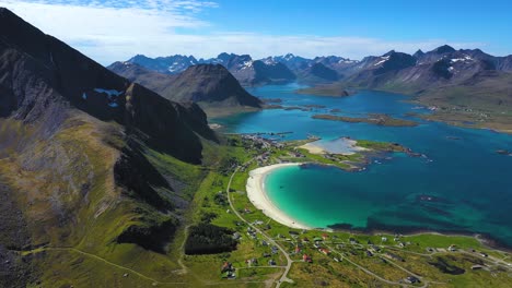 beach lofoten islands es un archipiélago en el condado de nordland, noruega.