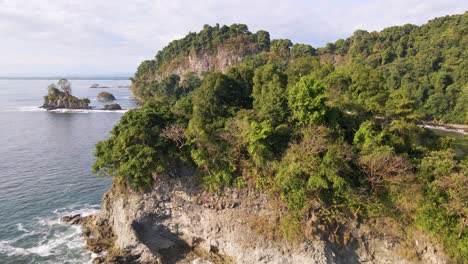 Impresionantes-Imágenes-Aéreas-De-Playa-La-Macha-Cerca-De-Quepos,-Costa-Rica