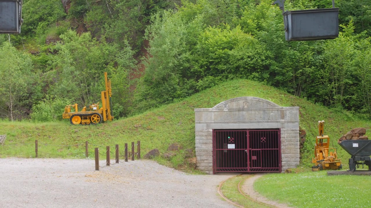 Zugangstore zum alten stillgelegten Bergwerk