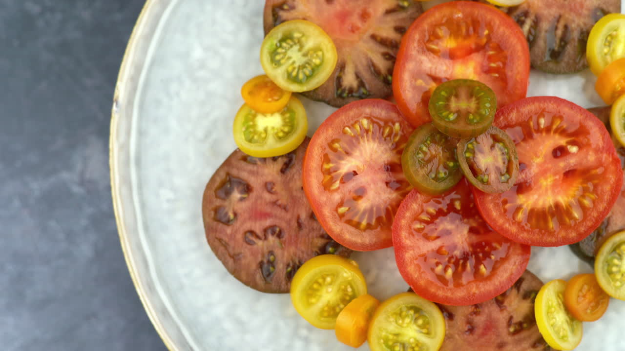 Sliced Tomatoes From above. Rotating Plate Of Healthy Organic Tomatoes, Healthy Vegetarian Vegan Raw Salad