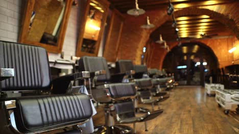 Friseursalon-Im-Vintage-Stil.-Innenraum-Des-Friseursalons-Für-Männer.-Innenraum-Des-Männlichen-Schönheitssalons