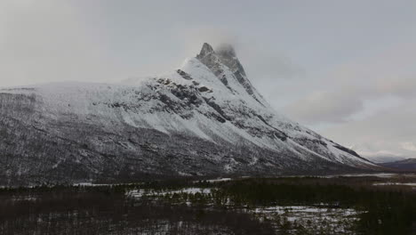 Otertinden-mountain-in-Signaldalen-Valley,-dramatic-winter-landscape-in-Northern-Norway