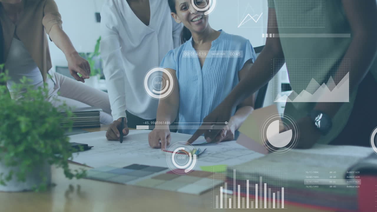 animación del procesamiento de datos financieros sobre diversas personas de negocios en la oficina