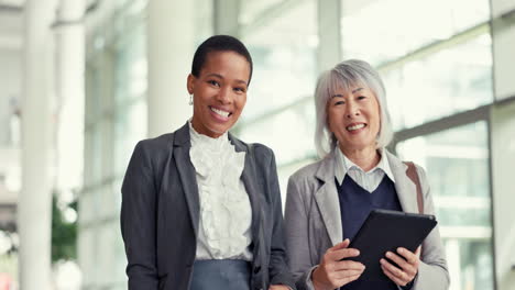 Cara,-Gente-De-Negocios-Y-Mujeres-Con-Una-Tableta