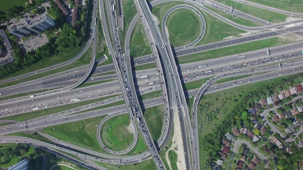 토론토-캐나다 고속도로의 드론 풍경