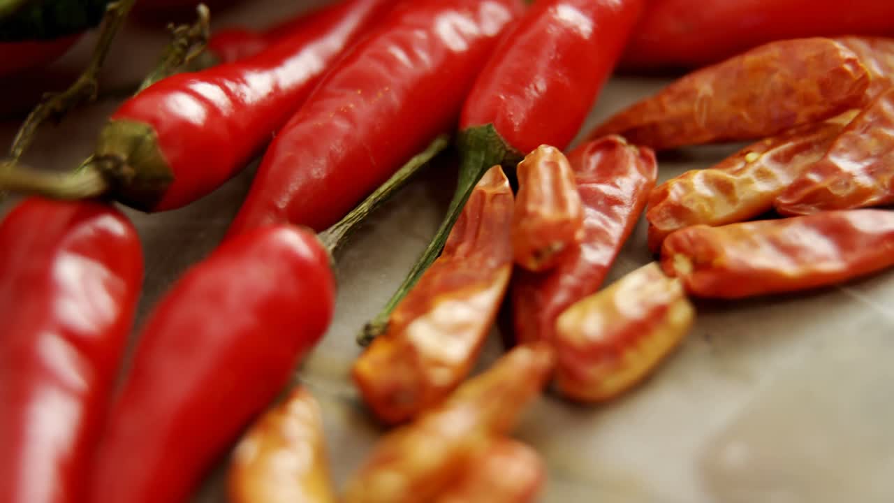 chiles rojos, pimienta roja seca y capsicum 4k