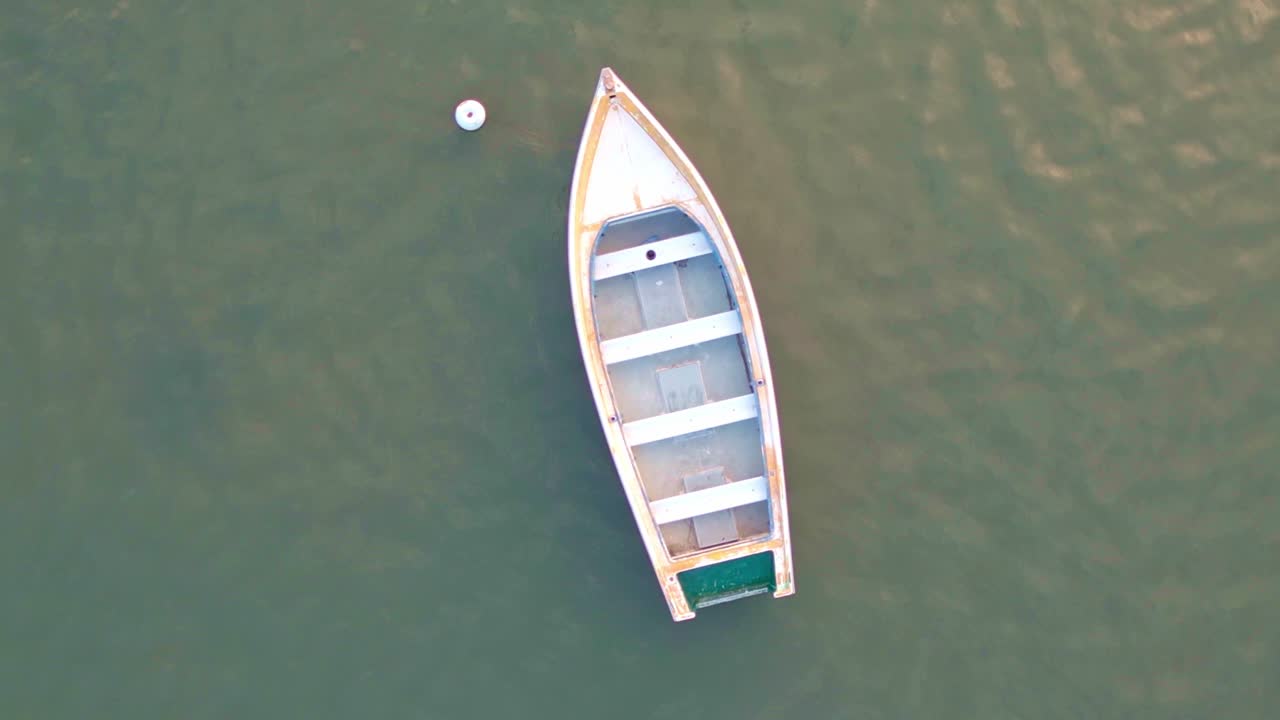 Mauritius - Case Noyale - slow rotation above a fishing boat