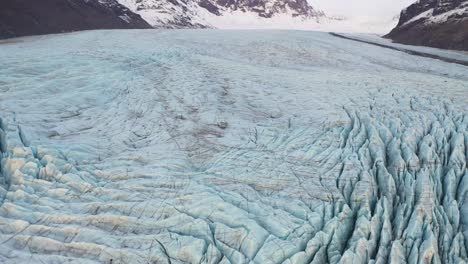 Una-Vista-Aérea-Muestra-El-Glaciar-Svinafellsjokull-De-Vatnajokull-Islandia-1