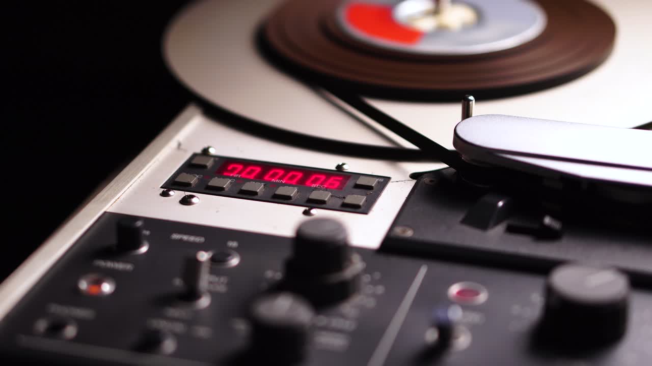 프로페셔널 마그네토폰에서 카운터 또는 타이머, 릴에서 릴 오디오 테이프에 재생 또는 녹음