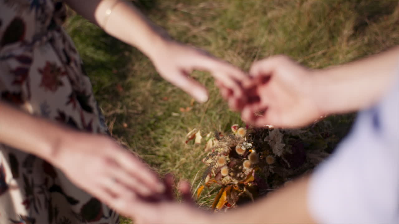 손을 잡고 사랑에 몇 가까이