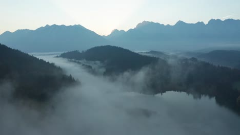 bayerische alpen nebligen sonnenaufgang | 4k d-log – perfekt für die farbkorrektur