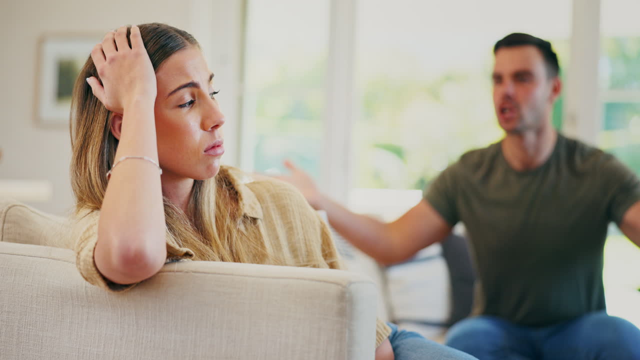 pareja, pelean y gritan por el divorcio