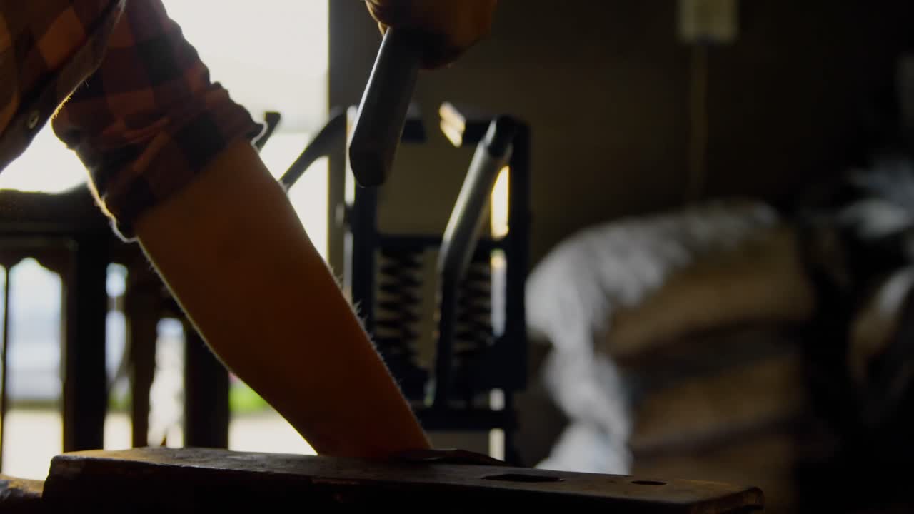 Female metalsmith molding horseshoe in factory 4k