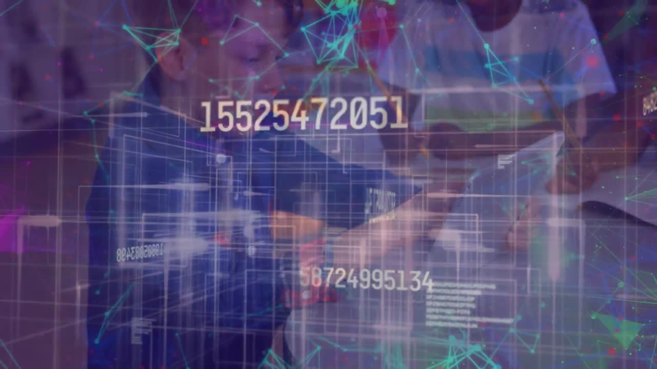 animación de fórmulas matemáticas en movimiento y procesamiento de datos sobre niños que usan teléfonos inteligentes