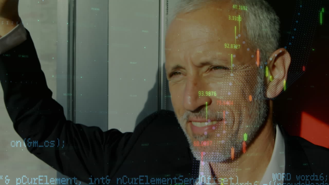 animación del procesamiento de datos sobre el hombre de negocios caucásico