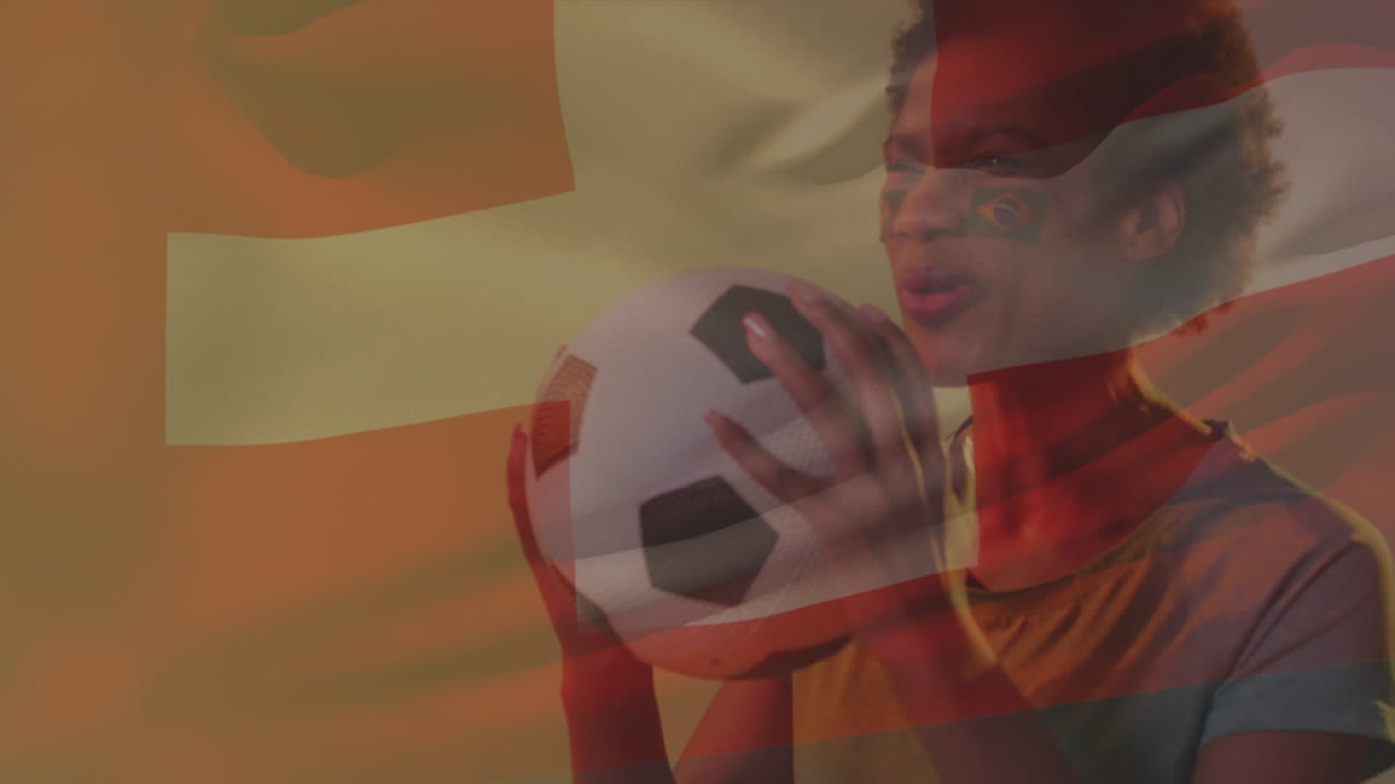animación de fuegos artificiales, bandera de suiza sobre mujer afroamericana animando con fútbol