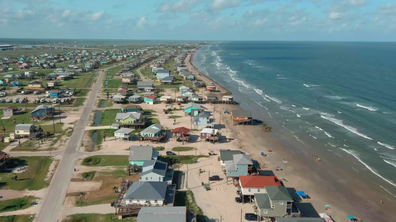 Aerial view of homes on Lake Jackson beach off the Gulf of Mexico in ...
