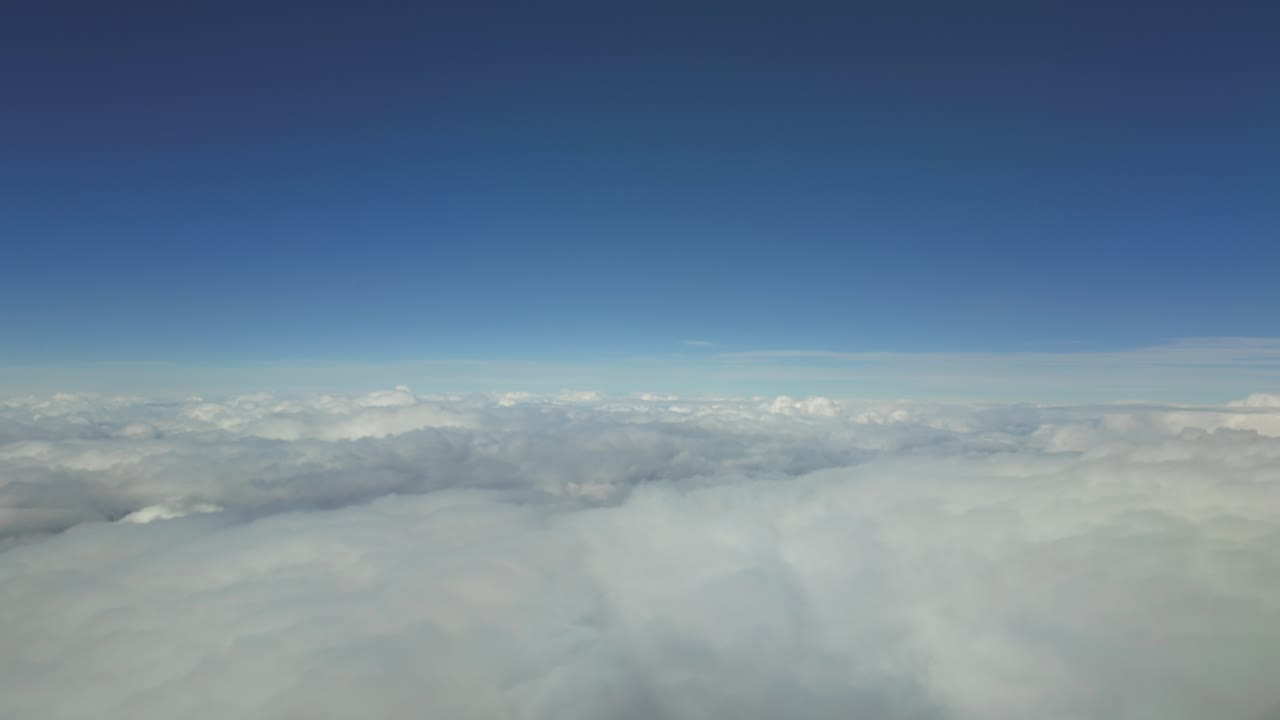 파일 pov fpv 구름 위를 날고