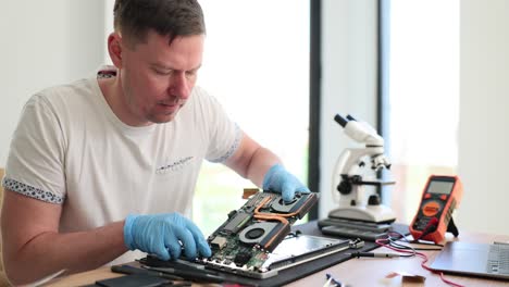 computer repair technician