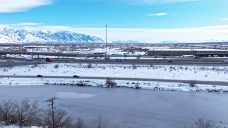 Día-De-Invierno-Cubierto-De-Nieve-En-Spaghetti-Bowl-Interchange,-South-Salt-Lake