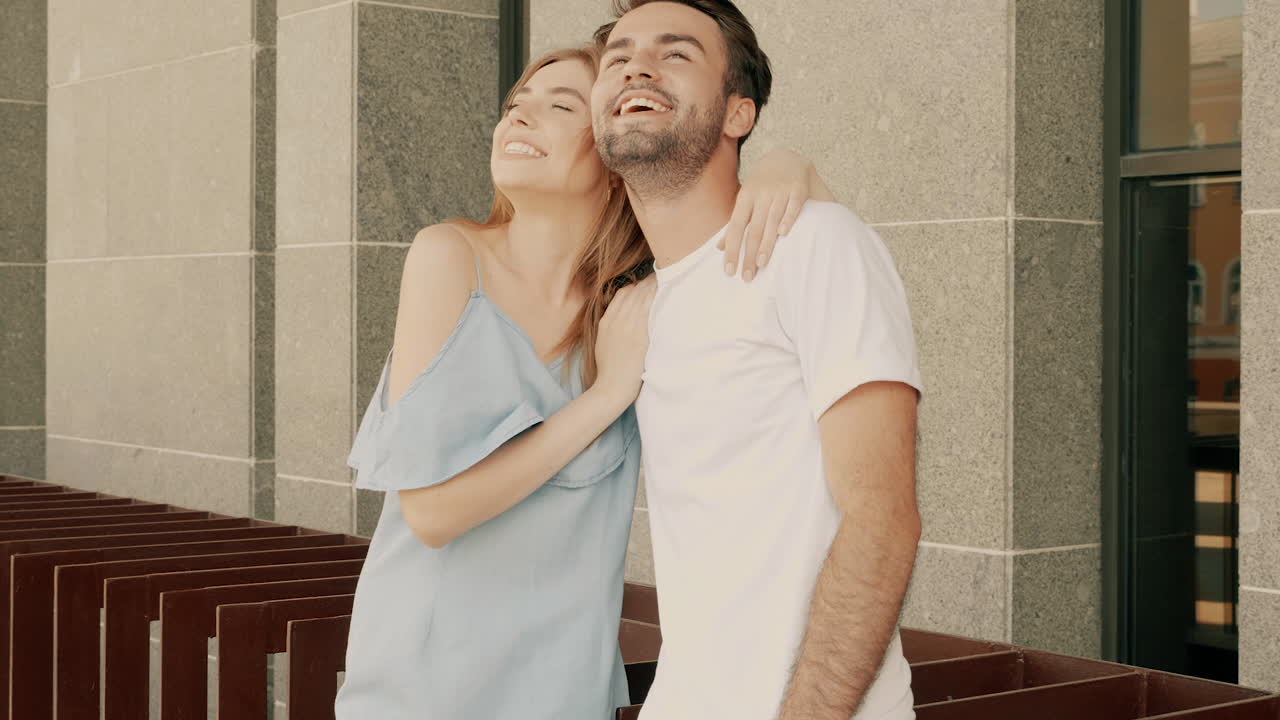 행복한 커플 야외