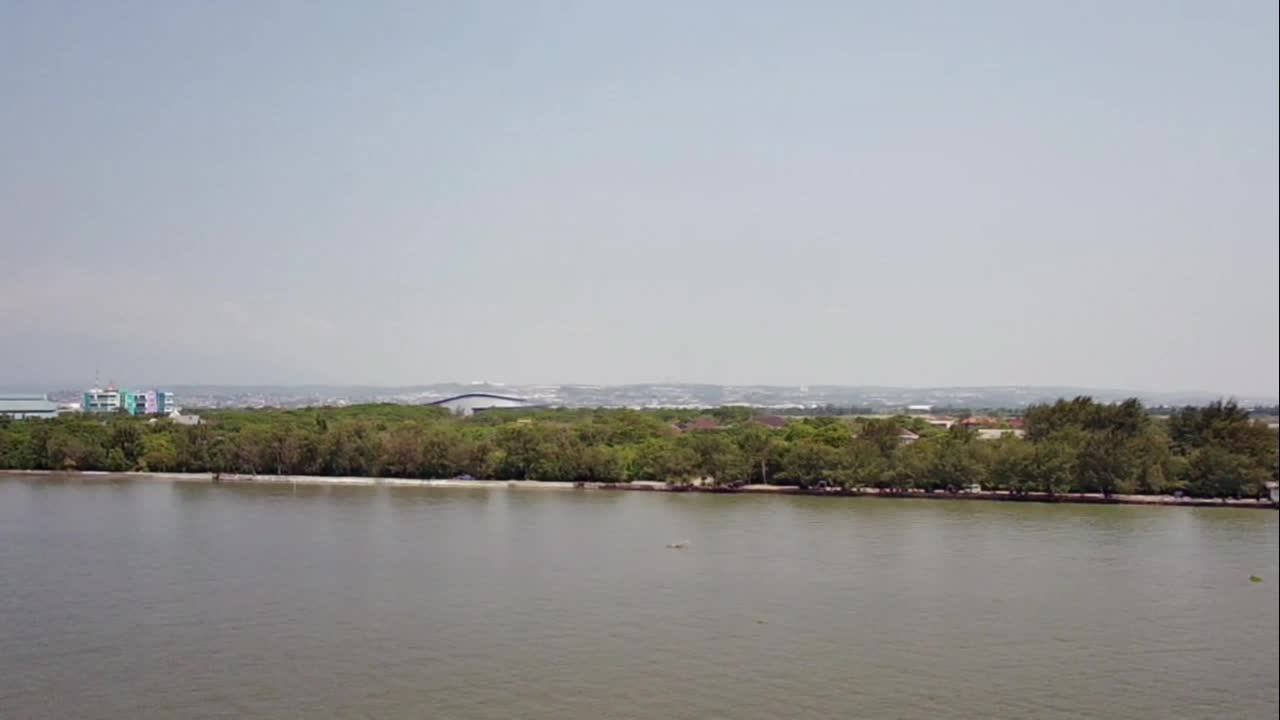 Spiaggia di Baruna situata a Semarang Nord, Giava Centrale, Indonesia