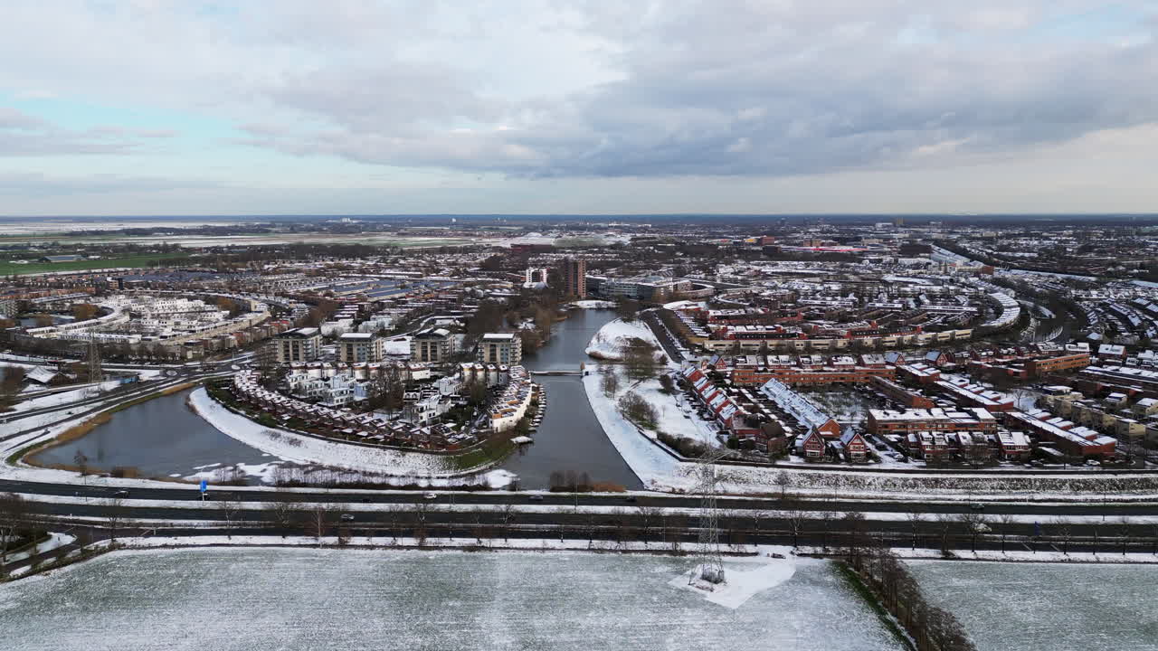 vista aérea de la nieve y el invierno en amersfoort nieuwland, países bajos