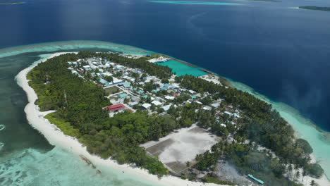 vista aérea de la isla dhonfanu en las maldivas