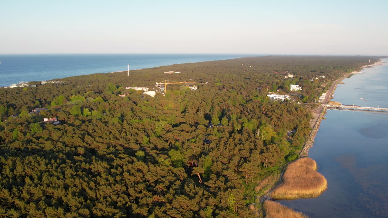 беспилотные снимки юрата польша балтийское море, гданьский залив на закате