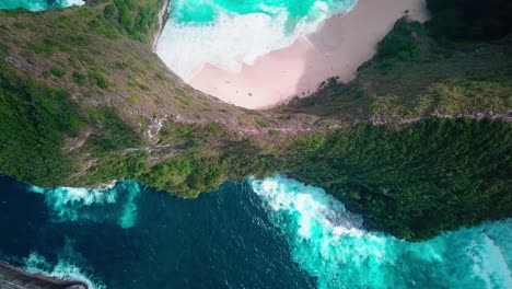 vista panorámica de la playa de kelingking en la isla de nusa penida
