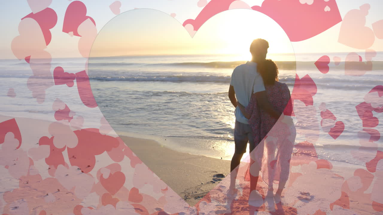 여름에 해변에서 포옹하는 사랑에 빠진 다양한 커플을 가로질러 움직이는 마음의 애니메이션