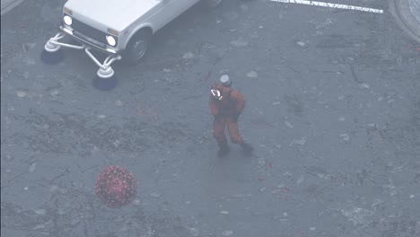un hombre en un traje de peligro biológico baila en la ciudad con un coronavirus volador