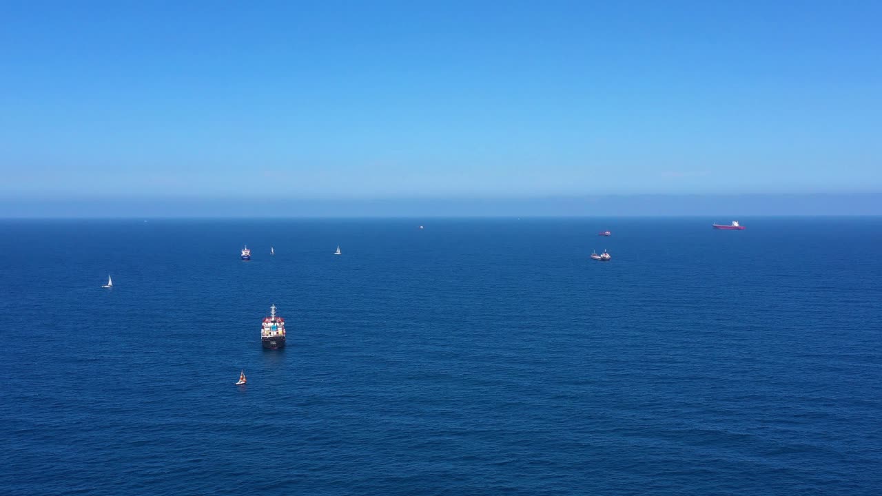 바다에 있는 선박