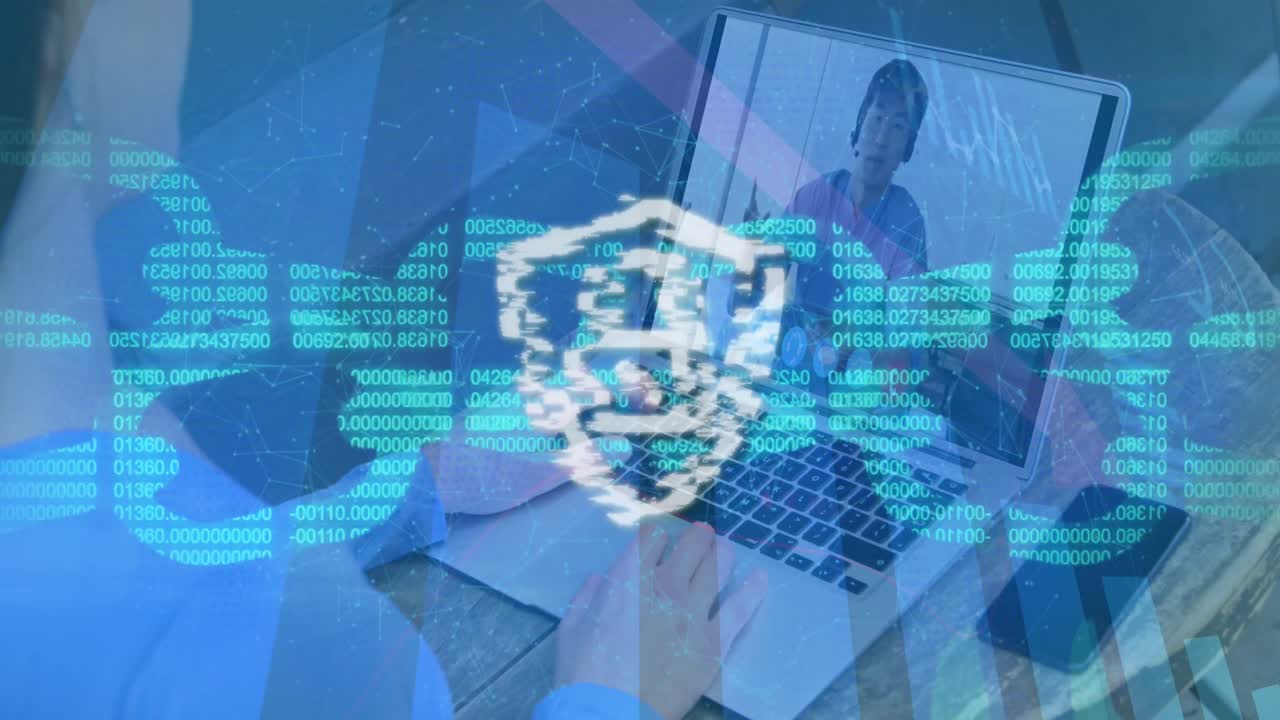 animación del candado de seguridad en línea y la cadena sobre el hombre en una videollamada portátil