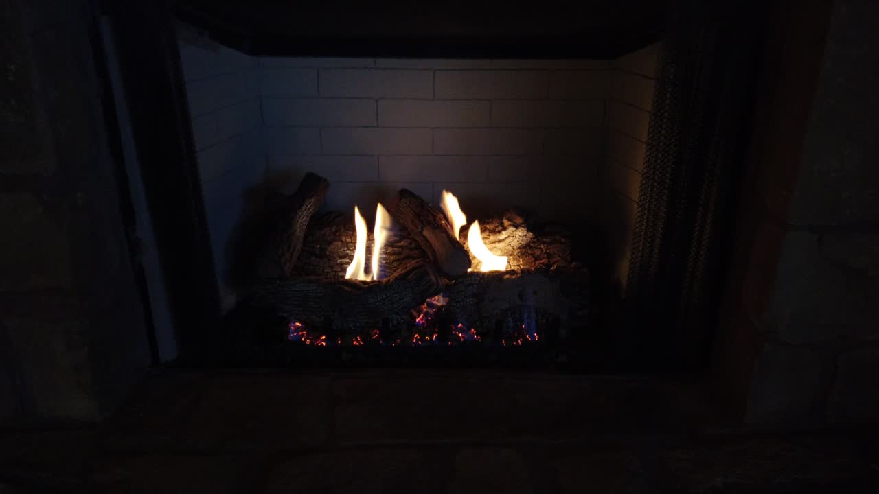 불이 타오르는 가스난로 영상입니다