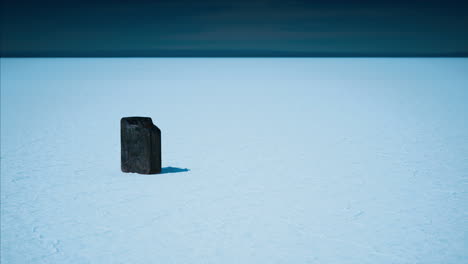 Alter-Kraftstoffkanister-Aus-Metall-In-Salt-Flats-In-Utah